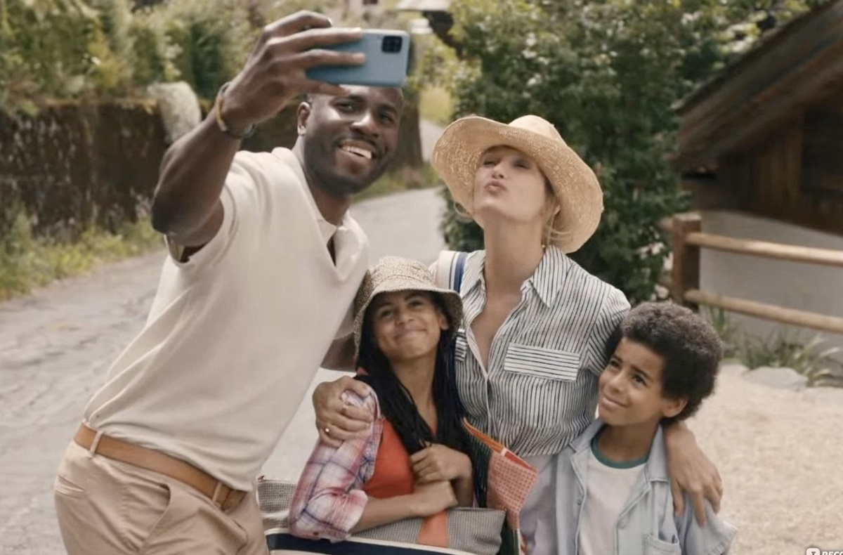 Триллер, драма. Франция. В главных ролях: Артюр Дюпон, Шарли Брюно, Каролин Англад, Жан - Клод Муака, Николя Лумбрерас.