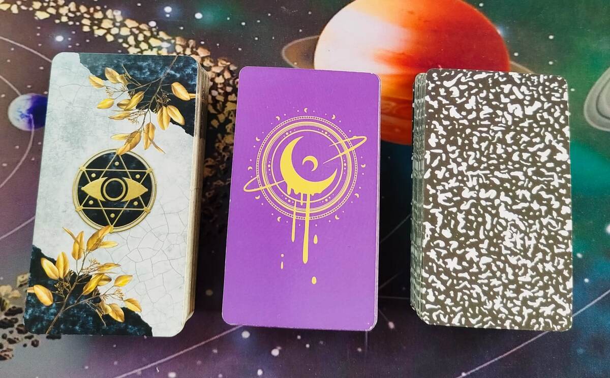 Необходимо сосредоточиться и выбрать колоду 👆