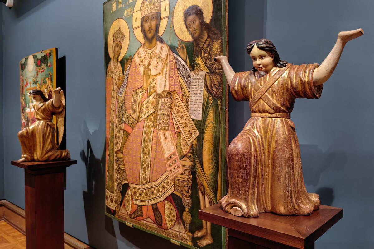 После реставрации кажется, будто скульптуры вовсе не деревянные, а покрытые позолотой. Агентство "Москва 