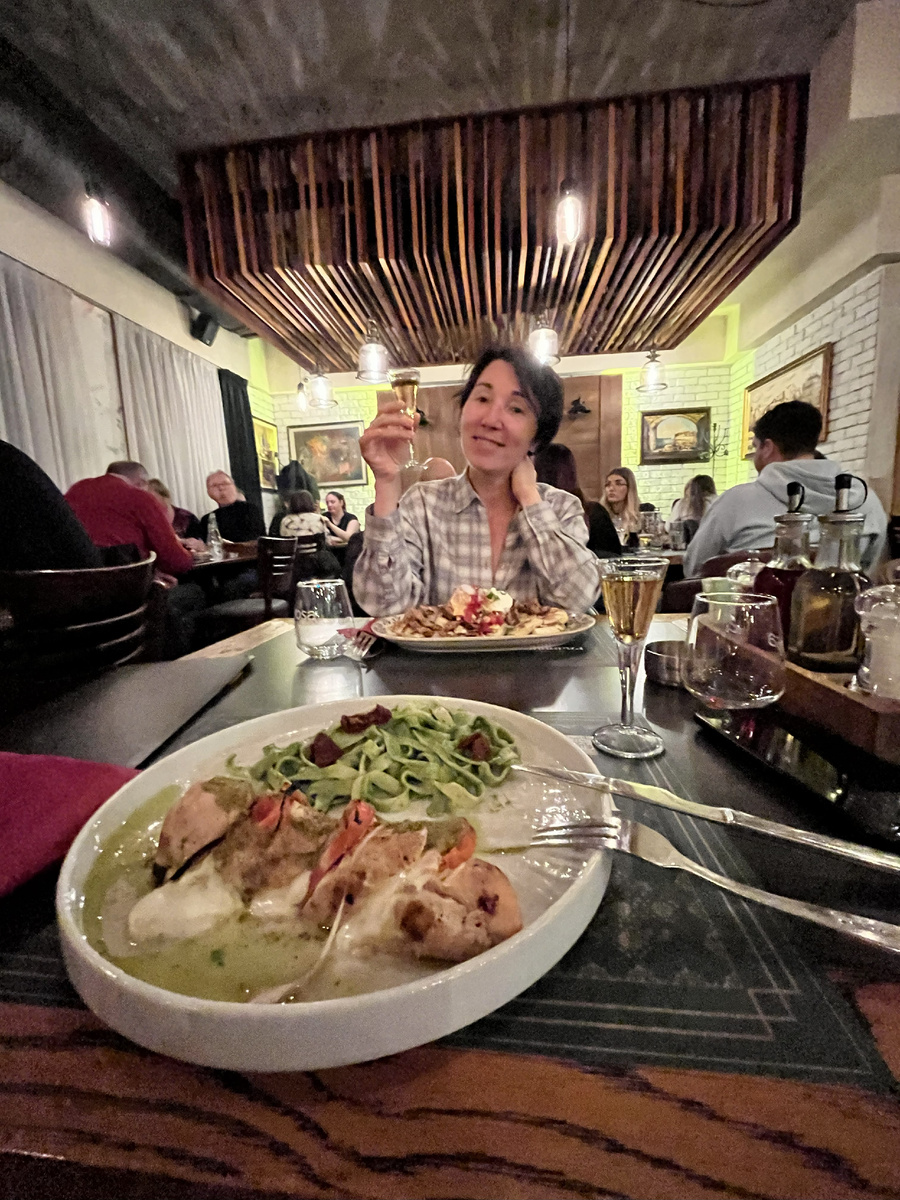 Видите дым от сигарет? А он есть))