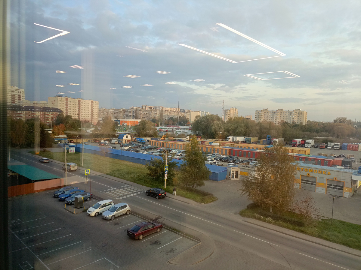 Неудержалась и с окна торгового центра сняла этот вид. 