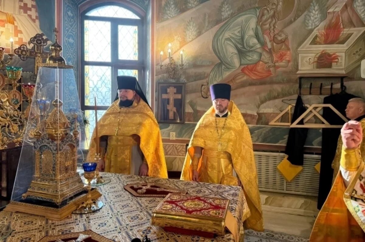    Служба в Храме.