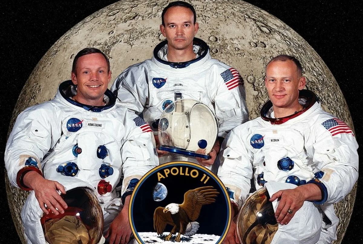 Экипаж миссии «Аполлон-11»: Нил Армстронг, Майкл Коллинз и Эдвин «Базз» Олдрин. 

