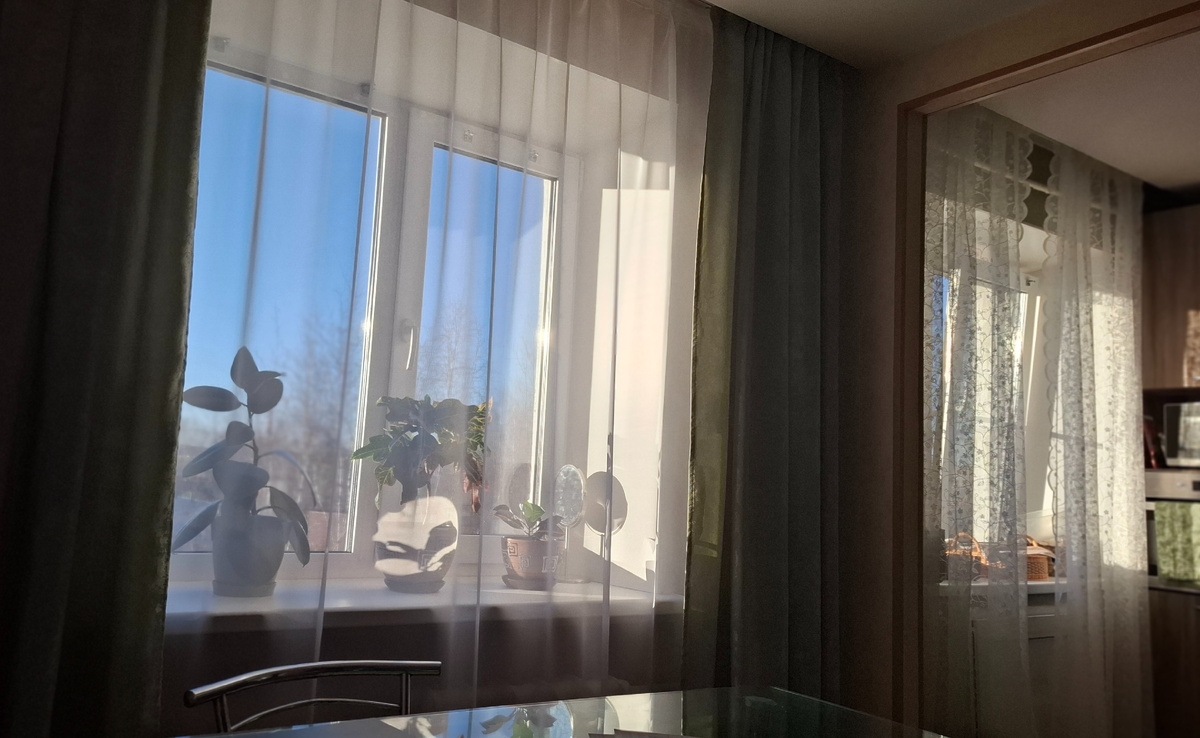 Солнце в окна светит