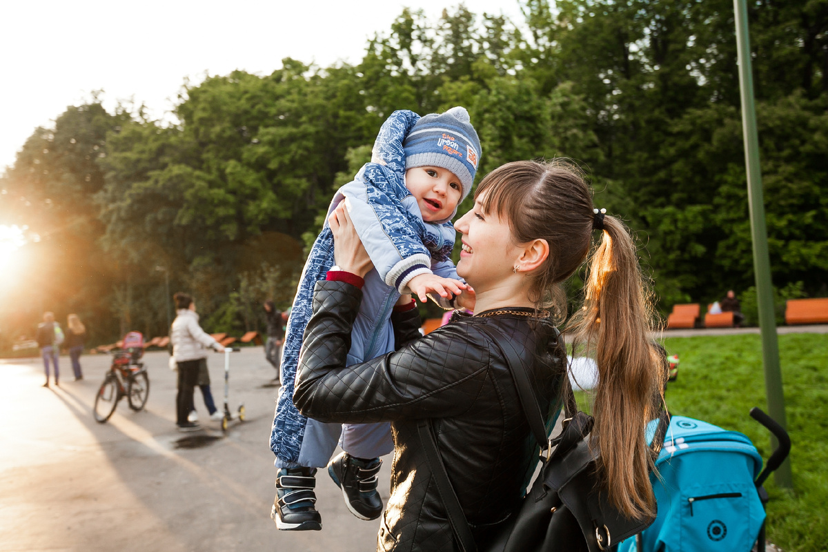 Выходите гулять днем – даже небольшая прогулка поможет улучшить самочувствие 