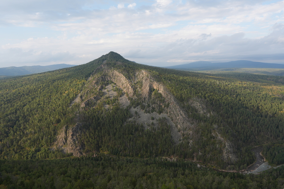 Пример обработки: слева — исходник (сырая «заготовка»), справа — готовая фотография. Это и есть творческий процесс.