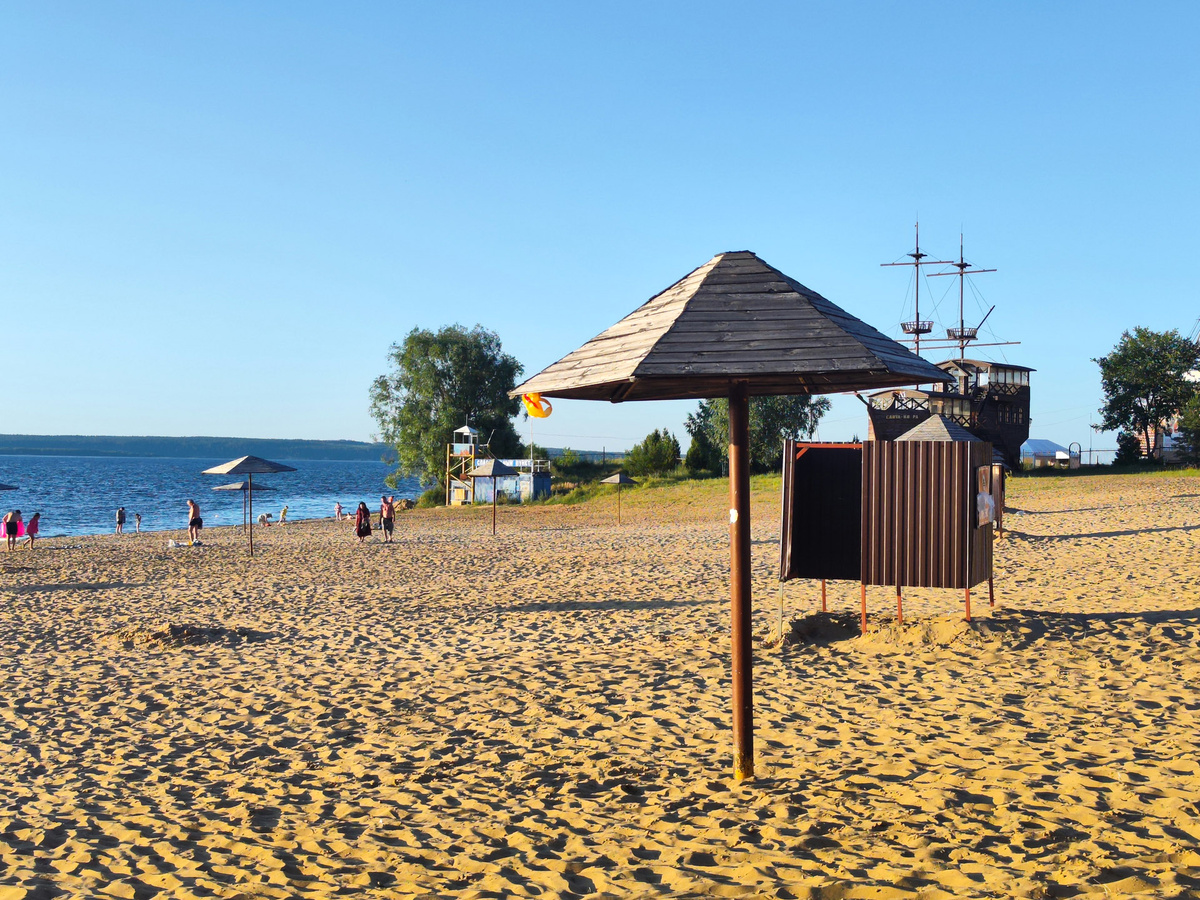 Пьяный мужчина катался по пляжу и совершил ДТП.  Фото: ФедералПресс / Ксения Кобалия