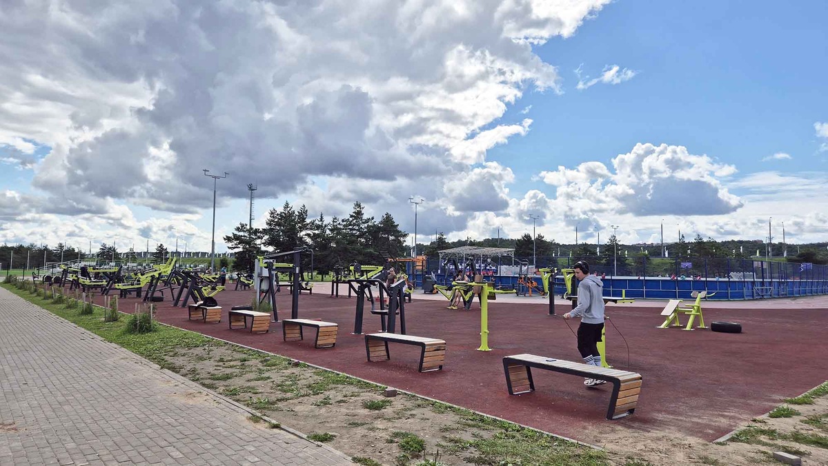 Так сегодня выглядит сквер в самом центре Калуги. По-хорошему позавидовала калужанам. Листайте галерею, чтобы увидеть ещё фото