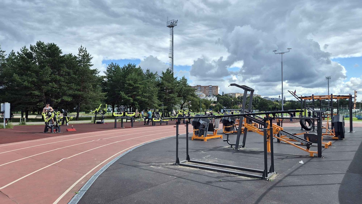 Приезжая в новый город, всегда обращаю внимание на стиль жизни местных. Во некоторых городах люди занимаются спортом, ходят на уличные пробежки. Калуга как раз такой город