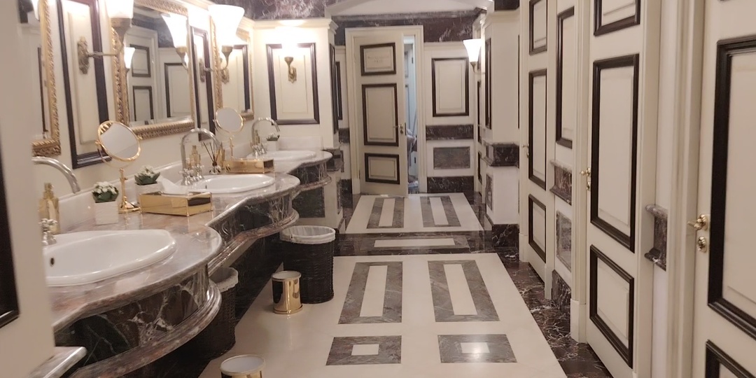 Исторический туалет в ГУМе.