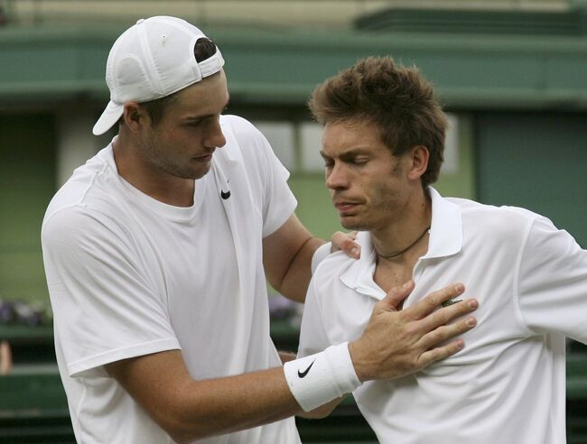 Матч первого круга основного турнира мужского одиночного разряда в рамках Уимблдонского турнира 2010 года между Джоном Изнером и Николя Маю, продолжавшийся 11 часов 5 минут, стал самым продолжительным матчем в истории мирового тенниса. 