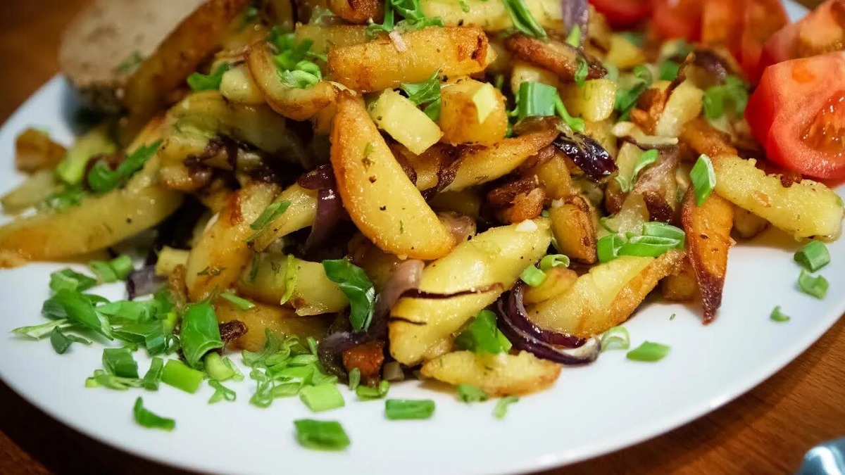 Жареная картошка с лучком