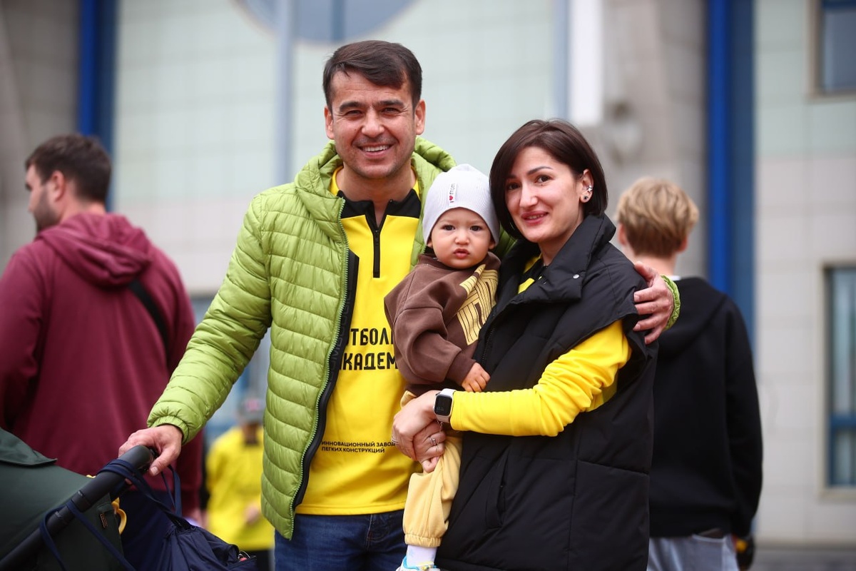 Шоир Ганиев с семьёй