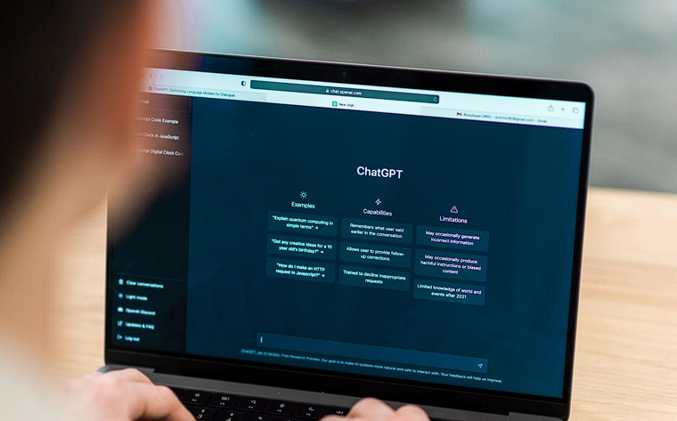 Нейросеть пишет текст, который может быть распознан антиплагиатом
