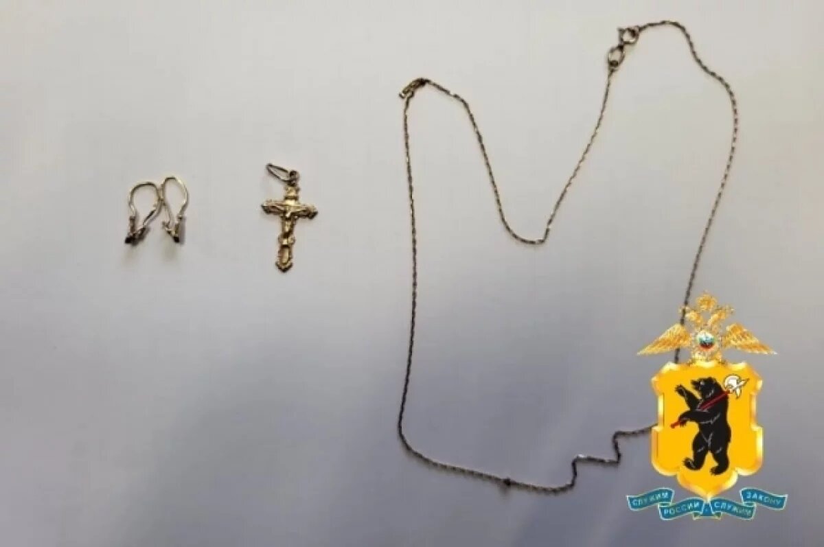    Ярославна пустила пожить к себе знакомую и лишилась украшений