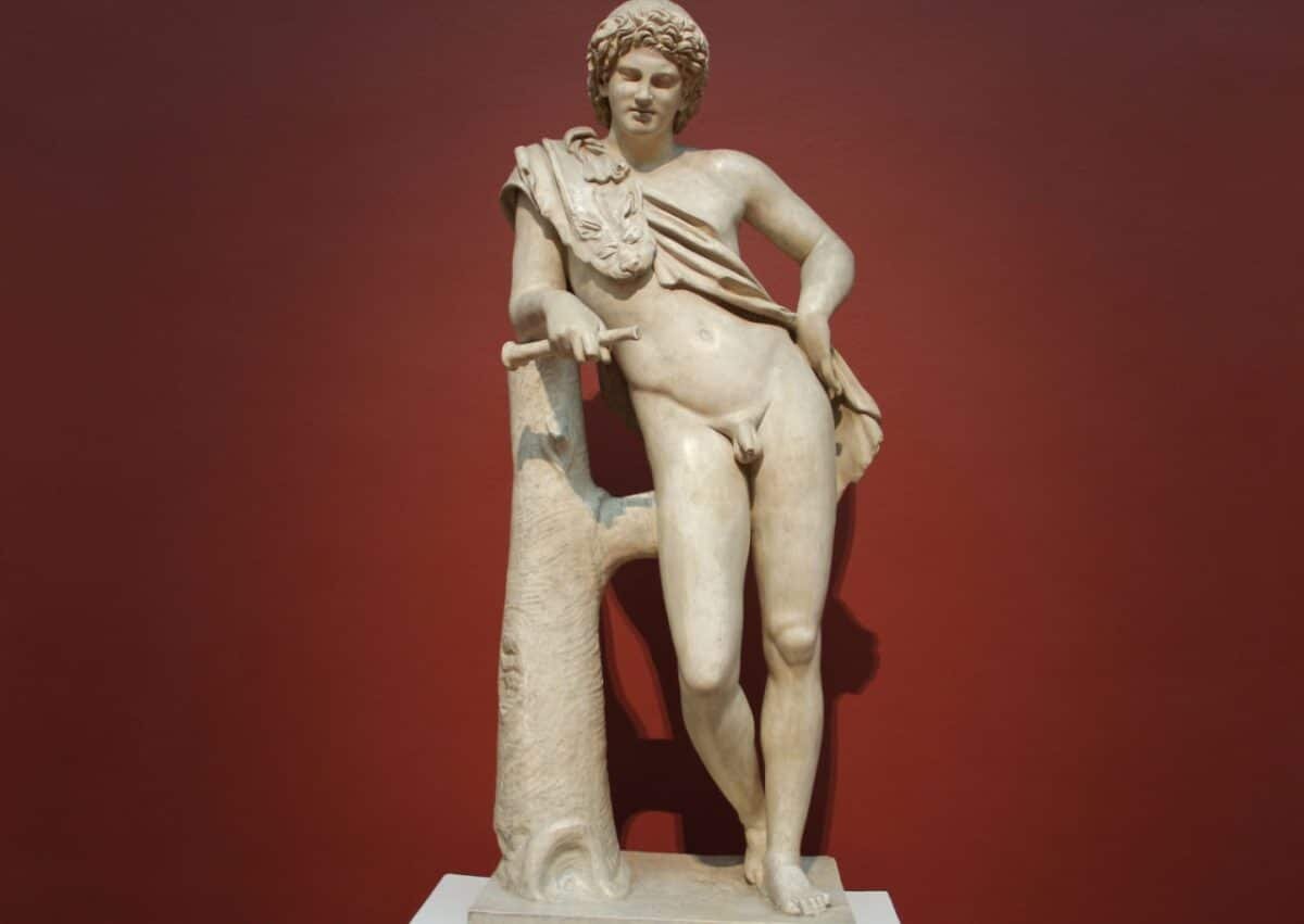 Статуя отдыхающего сатира (копия), Государственный музей имени А.С. Пушкина /   
 © Alexego01, GoodFon📷
