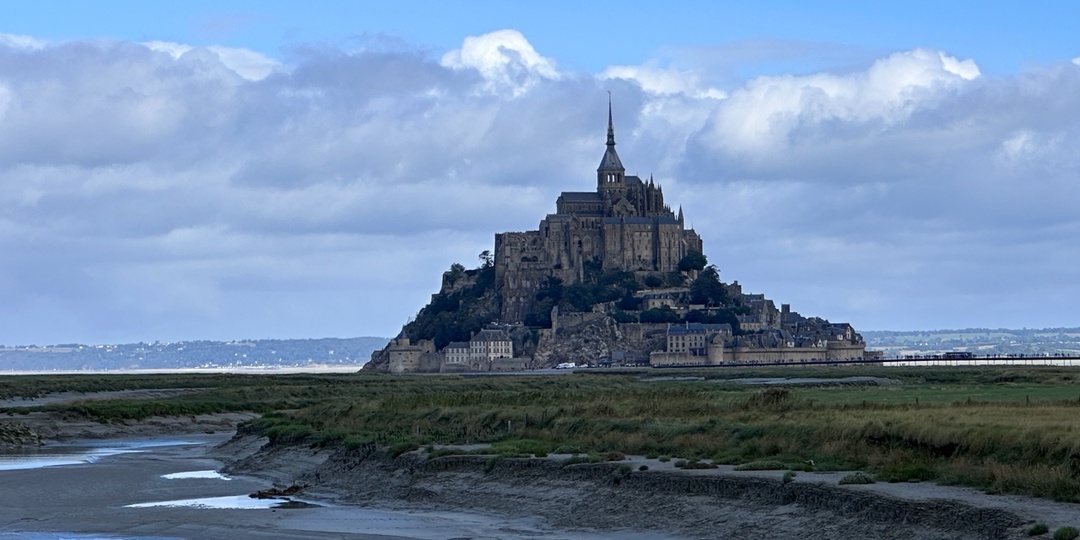 Аббатство Мон-Сен-Мишель: загадочный замок, практически на острове