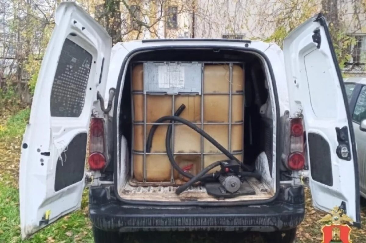    Житель Торжка сливал топливо у припаркованных грузовиков на М-10
