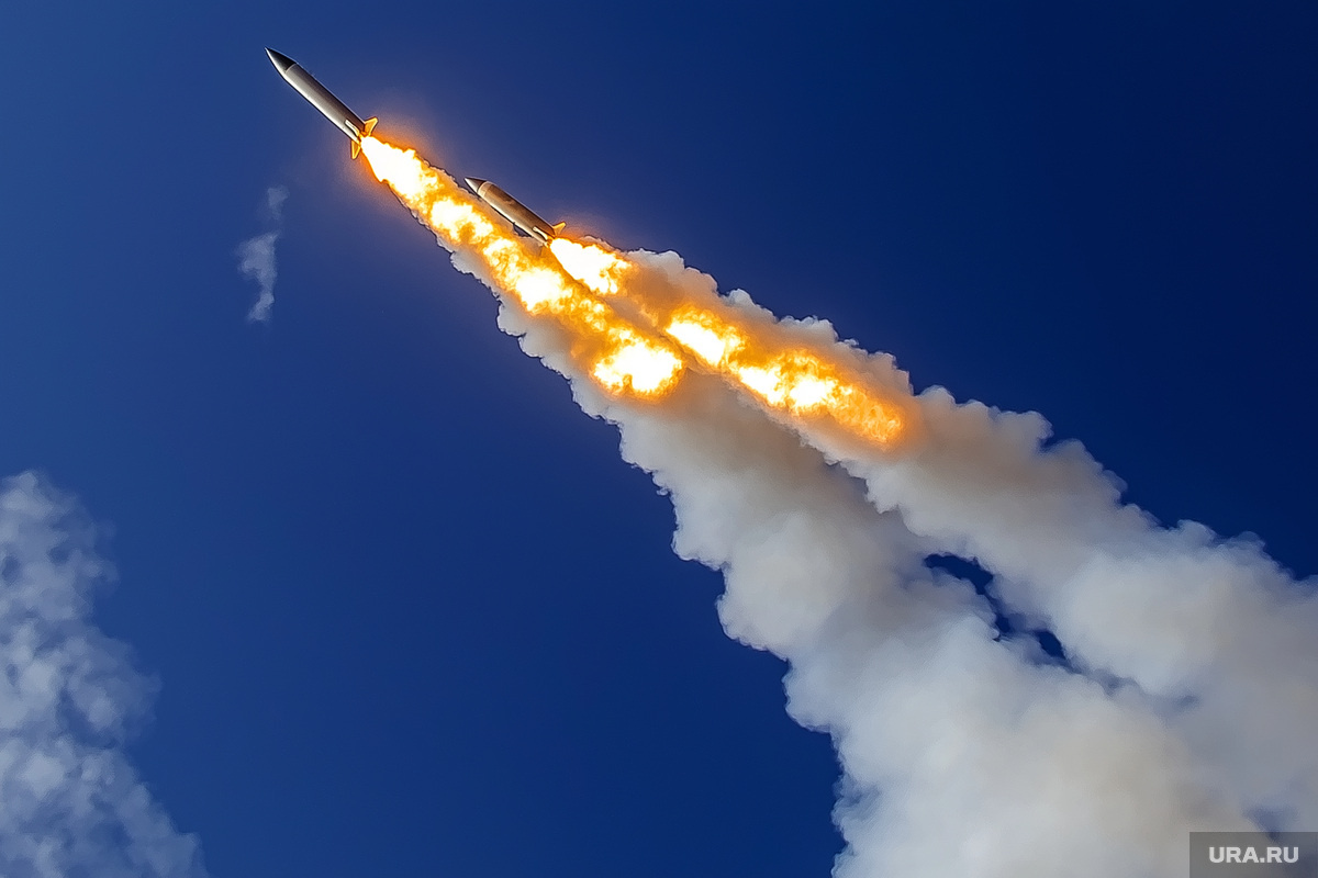 Ракеты были пущены с космодрома Плесецк и атомного подводного крейсера «Брянск». Фото: Создано в Midjourney © URA.RU