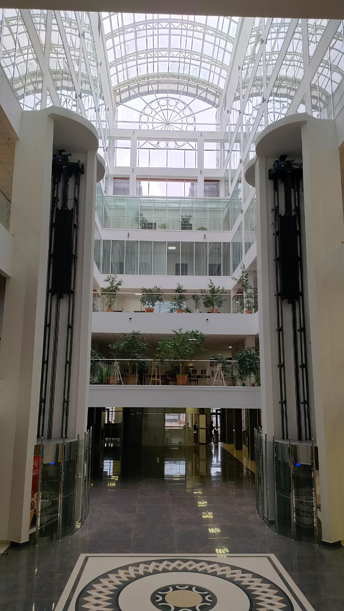 Центральное фойе Областного суда