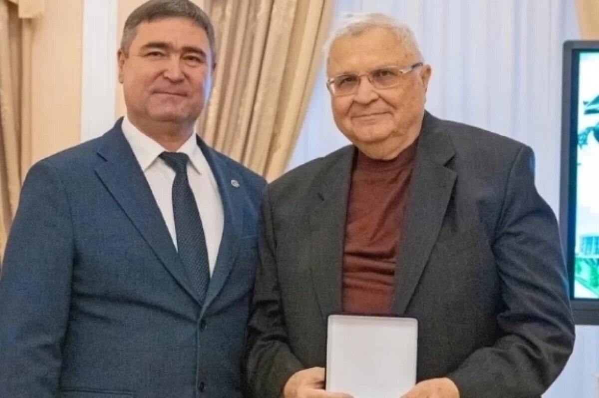    Действующий глава Кировского района Уфы Илвир Нурдавлятов и Марс Кальметьев (справа))