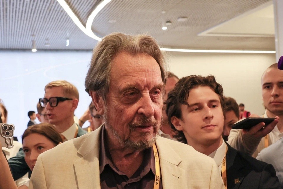    Отец Маска развеял миф Запада о России: «Вы оставляете остальной мир позади» REUTERS