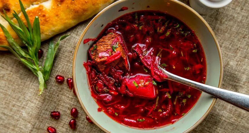    Одна ложка в борщ — и он теперь самый вкусный: домашние требуют только его — сварить не успеваем, а уже съели