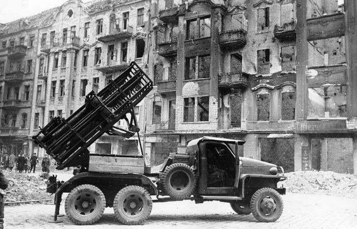 Система залпового огня "андрюша" (БМ-31-12).