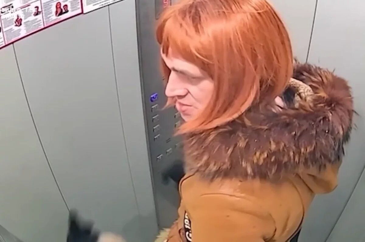    Мужчина в женской одежде и парике пытался вскрыть квартиры в Омске