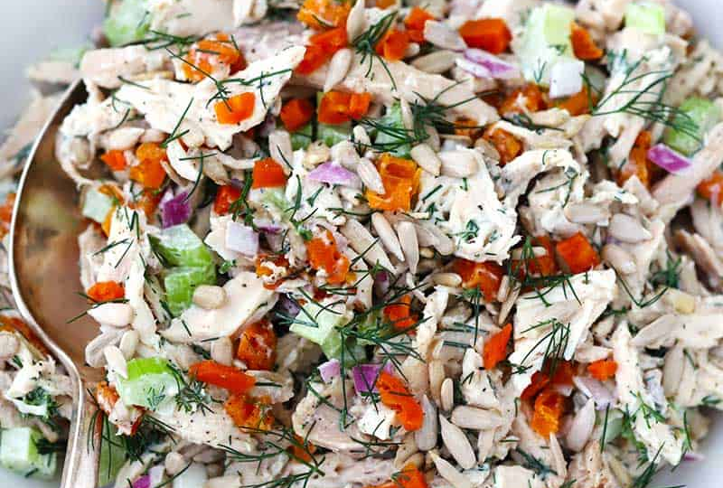 Куриный салат с курагой, укропом и семечками подсолнуха