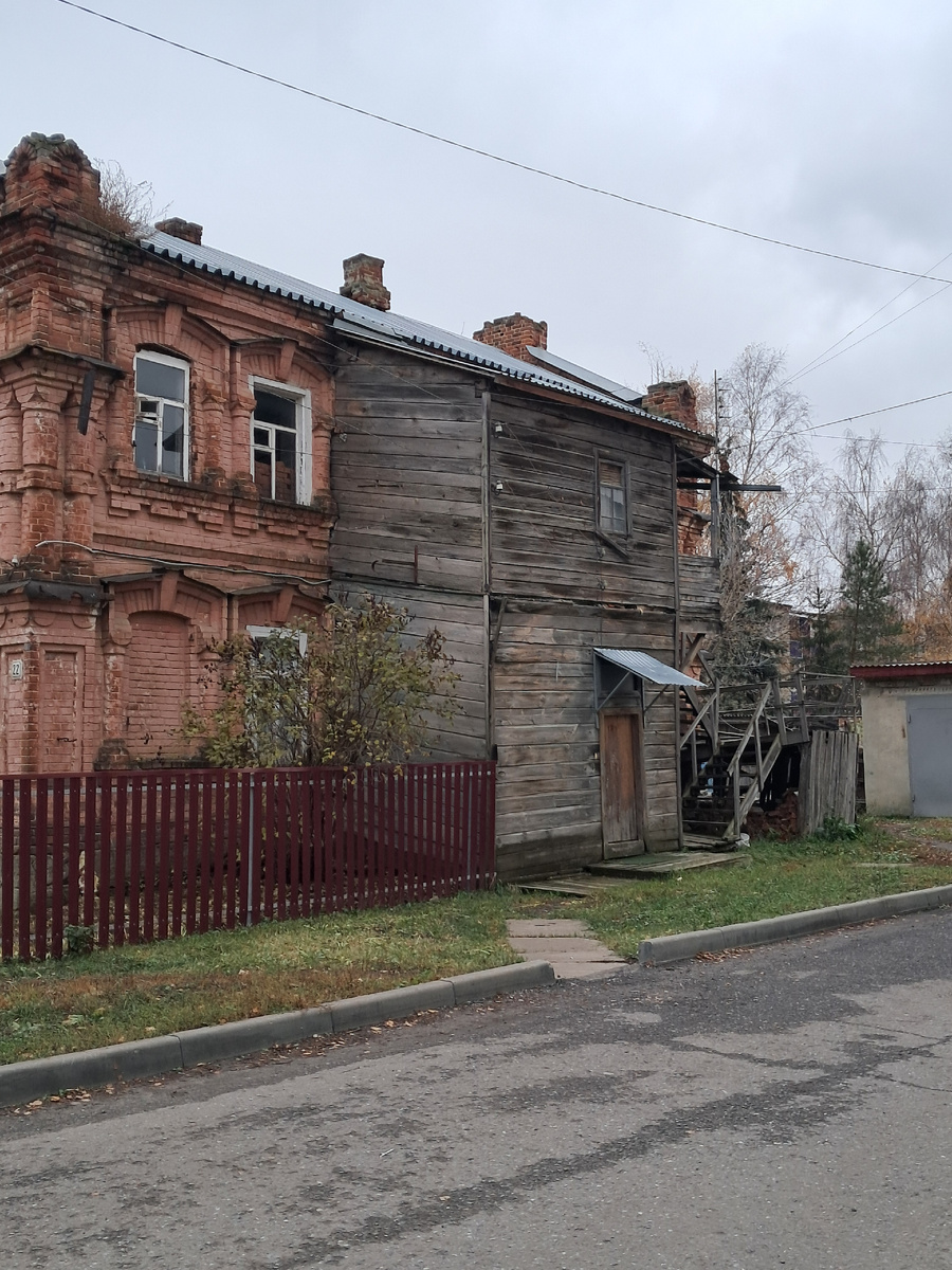 исторический памятник города Нижнего Ломова, вид со двора