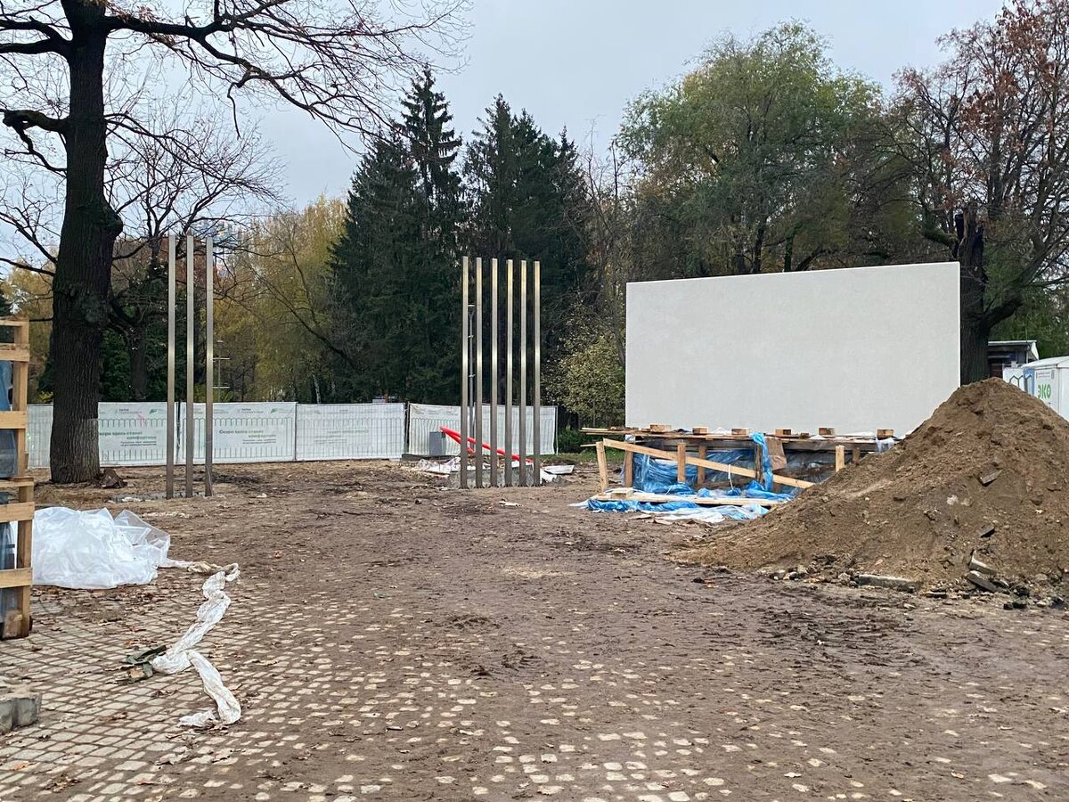 Парк Толстого. Входная группа.