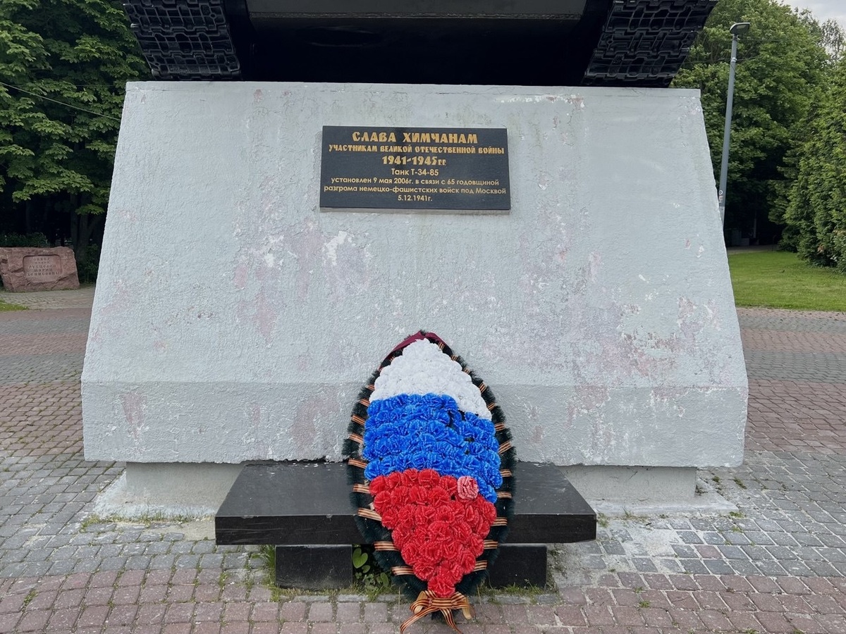 Танк Т-34-85 в сквере М. Рубцовой. 14 августа 2025.Фото автора.