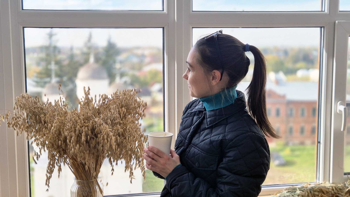 Население Суздаля — около 9 тысяч человек. Площадь города — 15 квадратных километров. Количество кафе и ресторанов — 50. Памятников истории и архитектуры — 300