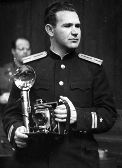 Он сделал самый известный снимок Великой Отечественной. История фотографа Победы Евгения Халдея