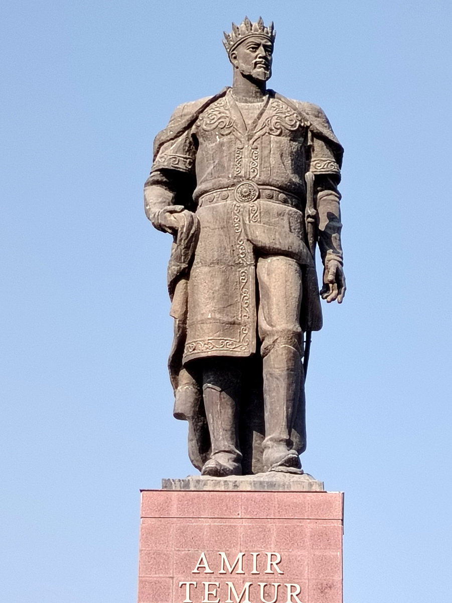 Памятник Амиру Темуру в Шахрисабзе. Фото автора
