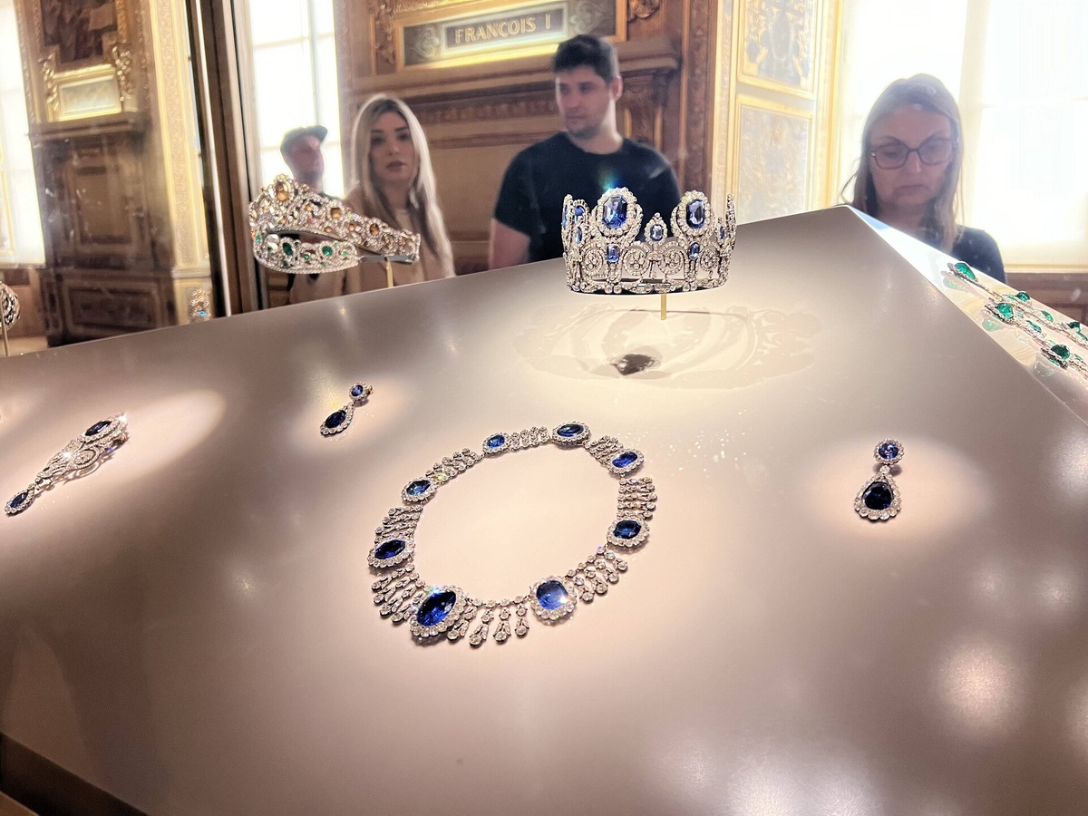    Драгоценности, украденные во время налета на Лувр в октябре 2025 года