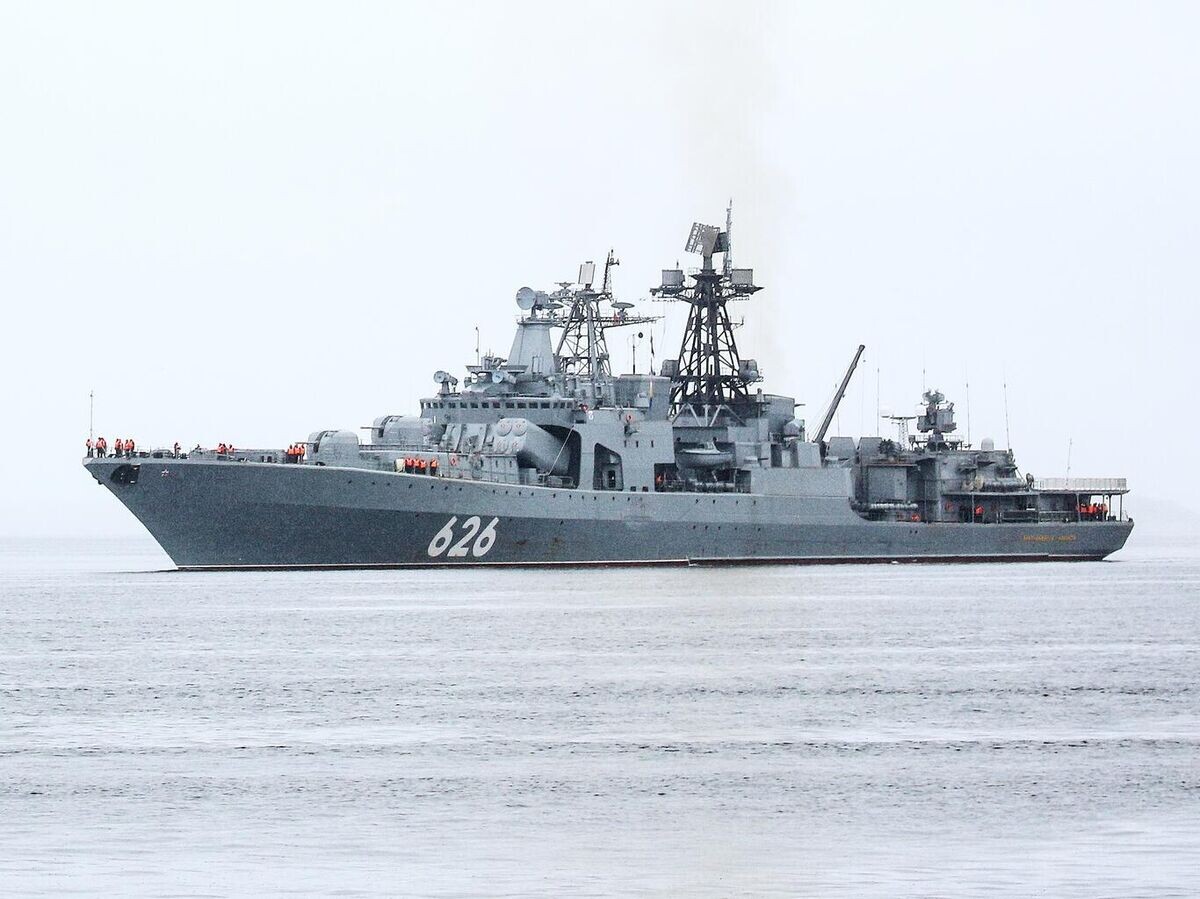    Большой противолодочный корабль "Вице-адмирал Кулаков" во время встречи отряда боевых кораблей и судов обеспечения Северного флота с учений в Арктике © РИА Новости / Павел Львов
