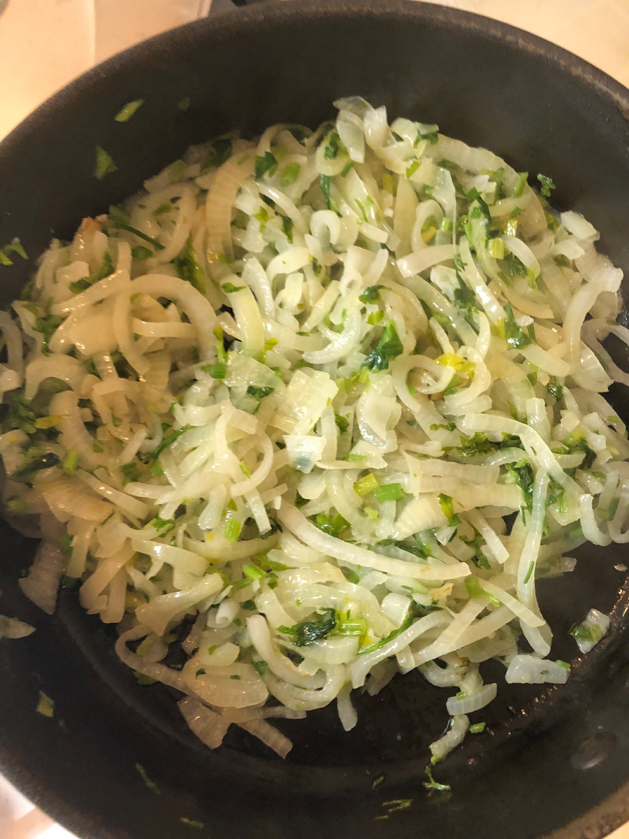 Баклажаны, тушеные слоями с овощами. Фото автора.