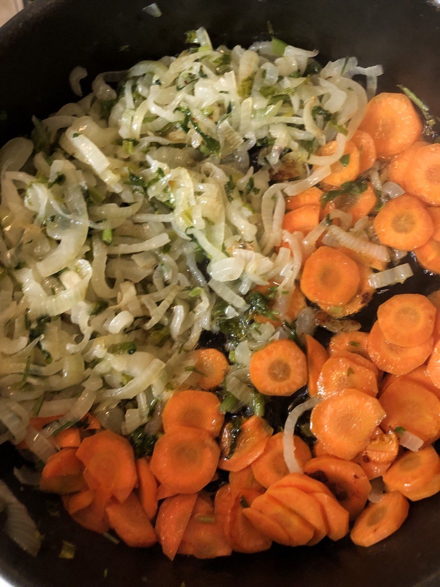 Баклажаны, тушеные слоями с овощами. Фото автора.