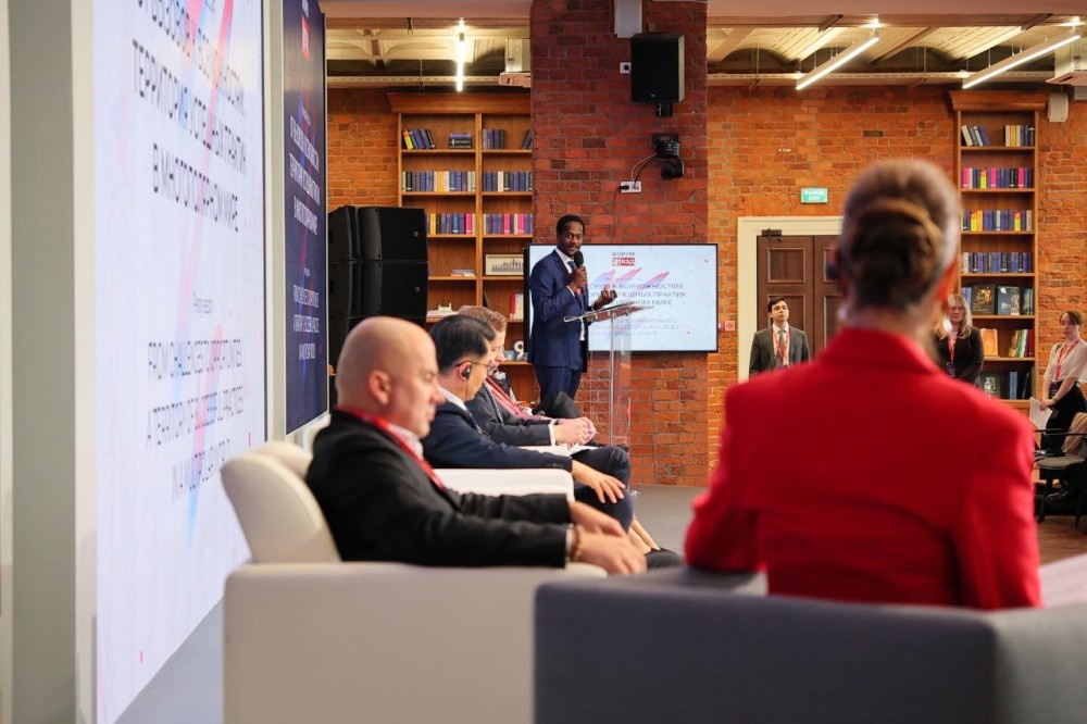    Кадры, логистику, международные расчёты и проекты обсудили эксперты из девяти стран на Форуме ВЭД в Нижнем Новгороде