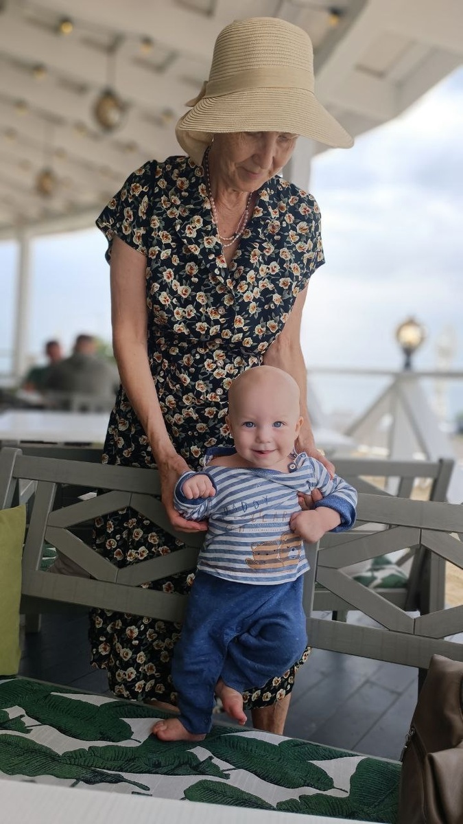 Мама и бабушка со своим четвëртым внуком