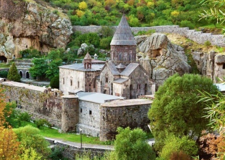    Пашинян начнёт отбирать монастыри и храмы у Армянской апостольской церкви