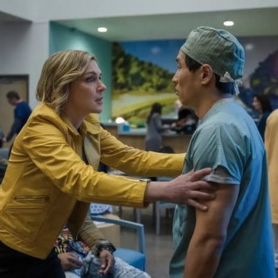     Рэй Сихорн не хочет быть счастливой, как все, в трейлере «Из многих»