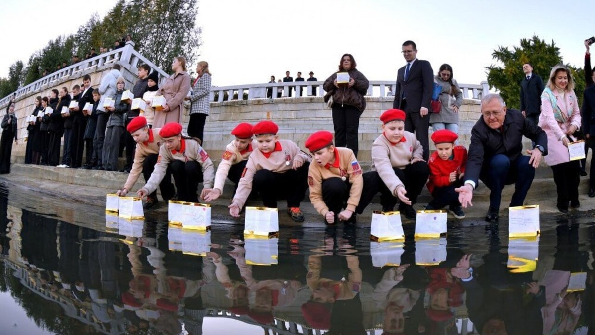    Фонарики курских школьников зажгли в Северной Корее