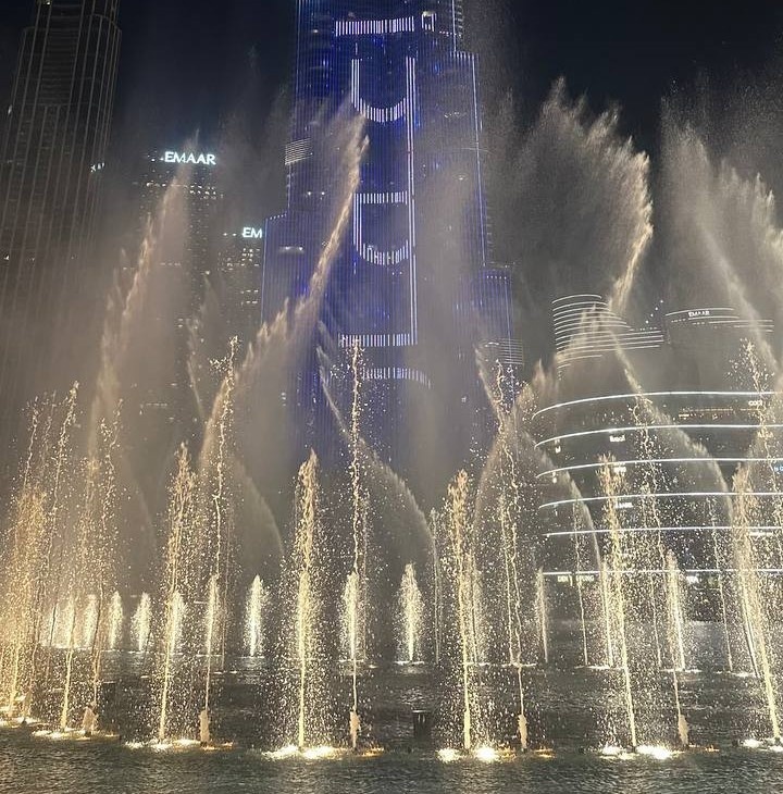 Шоу фонтанов в Дубае