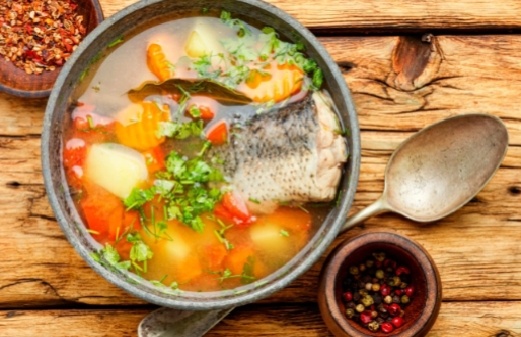 Казачья уха: легендарный рецепт у костра и на домашней плите