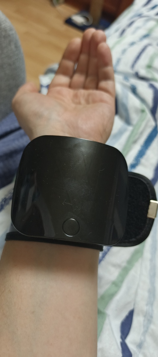 Тонометр на запястье 