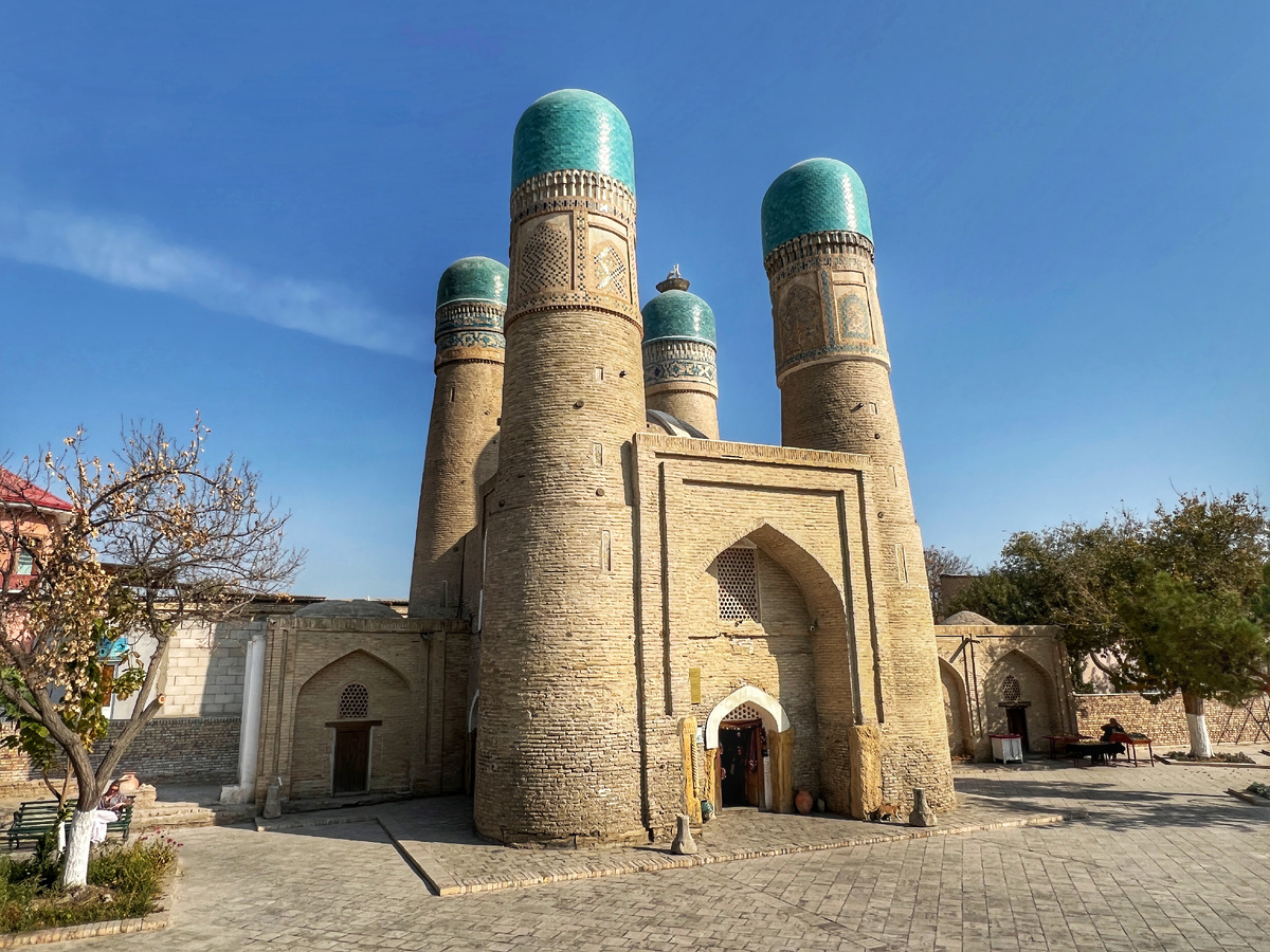 Медресе Чор-Минор, Бухара. Фото автора 