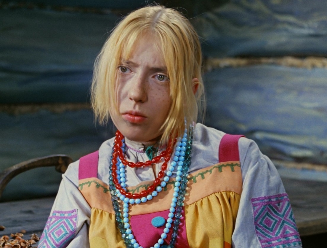 Просто Марфушечка-душечка. Не всё же суперфосфат выкладывать. Кадр из фильма Морозко 1964г.